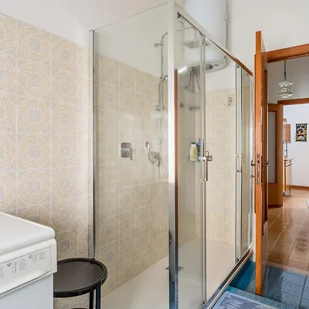 Di Buggerru-roomy With Balcony! 公寓 布杰鲁