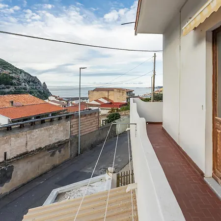 Di Buggerru-roomy With Balcony! *