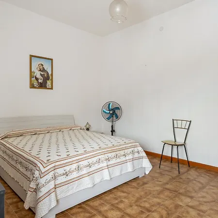 Di Buggerru-roomy With Balcony! *