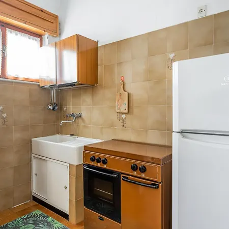 Di Buggerru-roomy With Balcony! アパート *